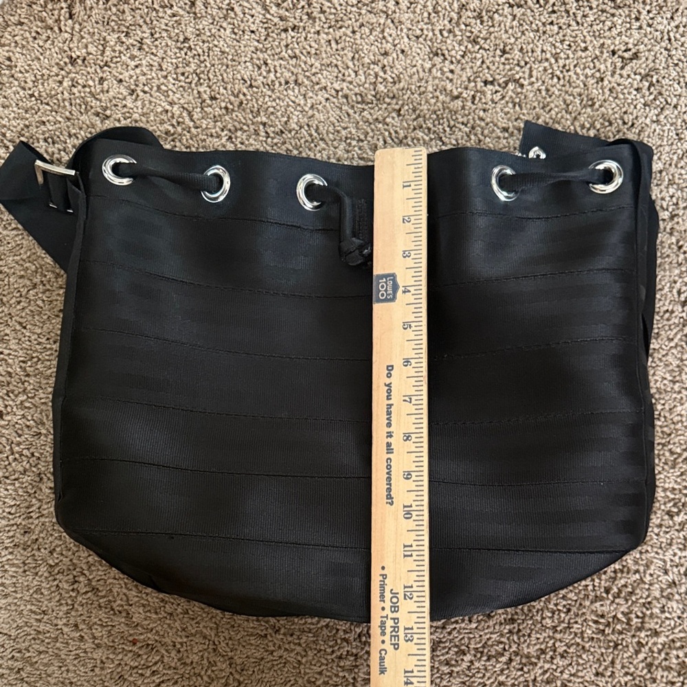 Harveys Black Shoulder Seatbelt Bucket Bag Large - Picture 9 of 9